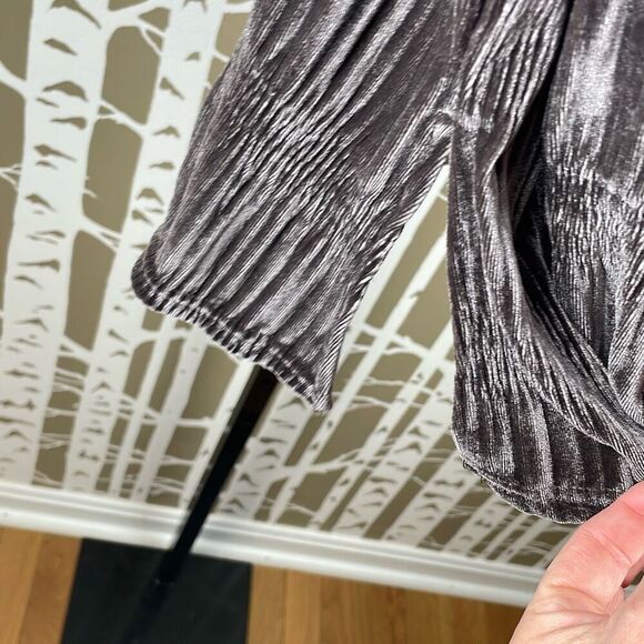 Shirred Velour Button Front Top Cocoa Brown M - Picture 7 of 12